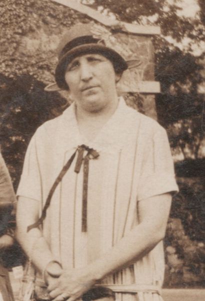 File:Lorena McNeil portrait.jpg